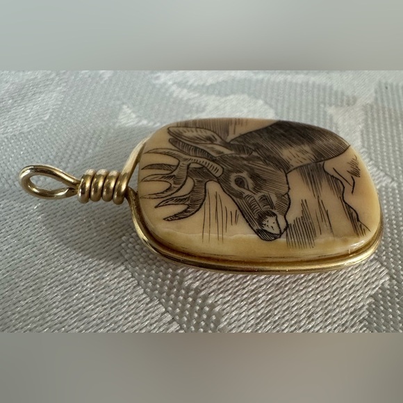 Vintage Scrimshaw Pendant Necklace Deer Pendant with Gold Wire Wrap - Picture 3 of 3